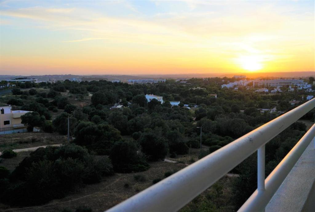 Cozy Sunny Apartment Wi-Fi & Ac Alvor Bagian luar foto